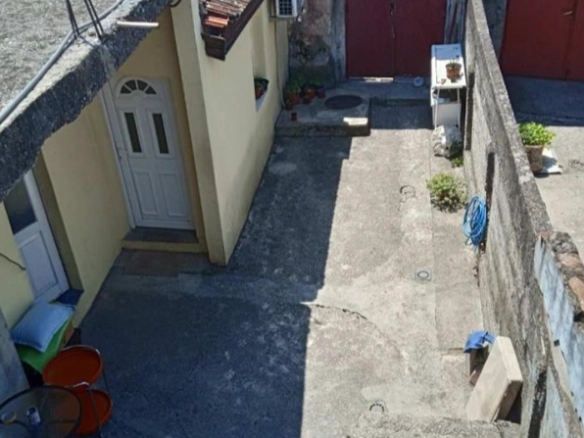 Kuća 80 m² sa dvorištem i dozvolom za nadogradnju – Podgorica