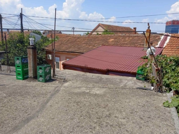 Kuća 80 m² sa dvorištem i dozvolom za nadogradnju – Podgorica