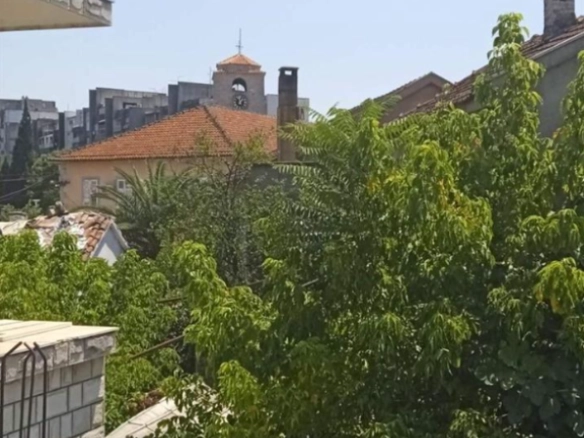 Kuća 80 m² sa dvorištem i dozvolom za nadogradnju – Podgorica