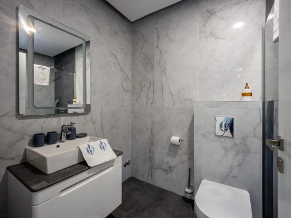 Vila 350 m² sa bazenom i pogledom na more – Reževići, Budva
