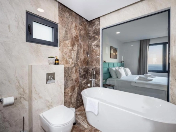 Vila 350 m² sa bazenom i pogledom na more – Reževići, Budva