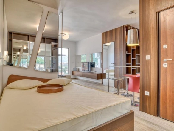 Izdavanje: Garsonjera 33 m² sa pogledom na more – Budva