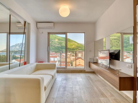 Izdavanje: Garsonjera 33 m² sa pogledom na more – Budva