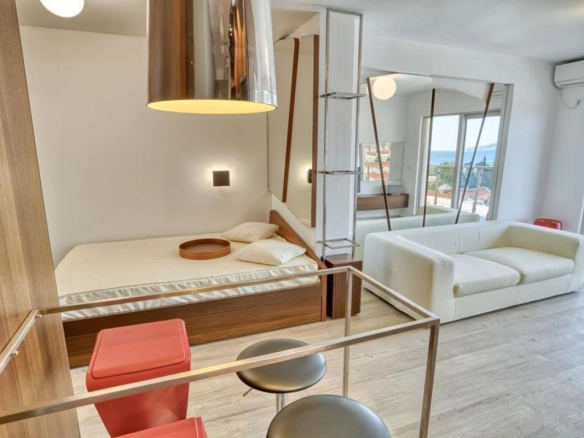Izdavanje: Garsonjera 33 m² sa pogledom na more – Budva