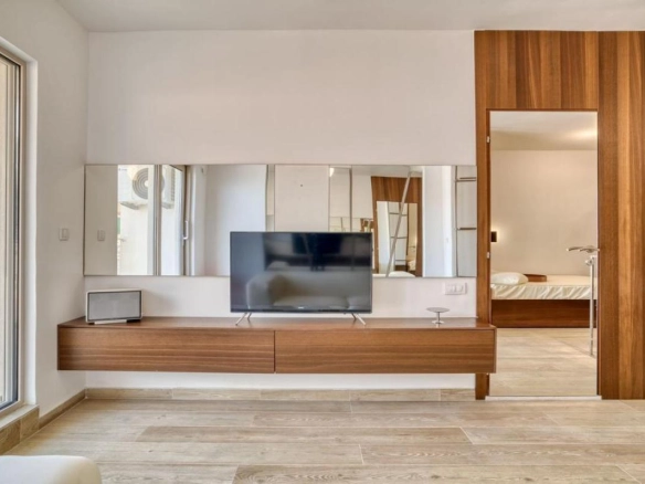 Izdavanje: Garsonjera 33 m² sa pogledom na more – Budva