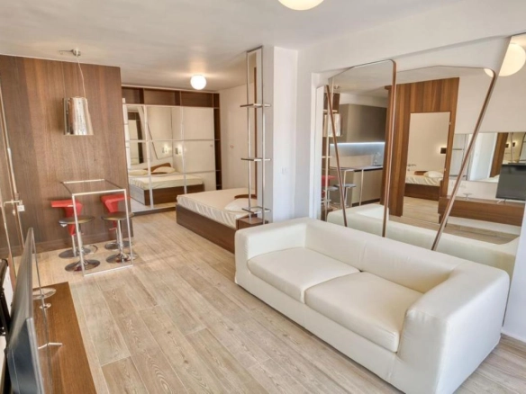 Izdavanje: Garsonjera 33 m² sa pogledom na more – Budva