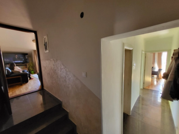Trosoban stan 100 m² sa velikom terasom – Babin Do, Budva