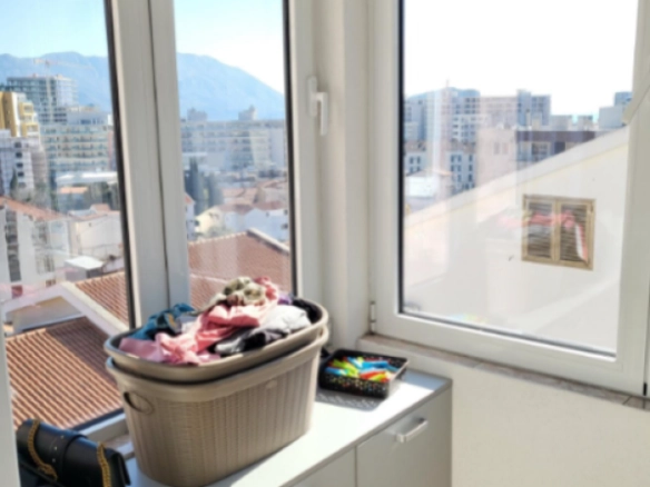 Trosoban stan 100 m² sa velikom terasom – Babin Do, Budva