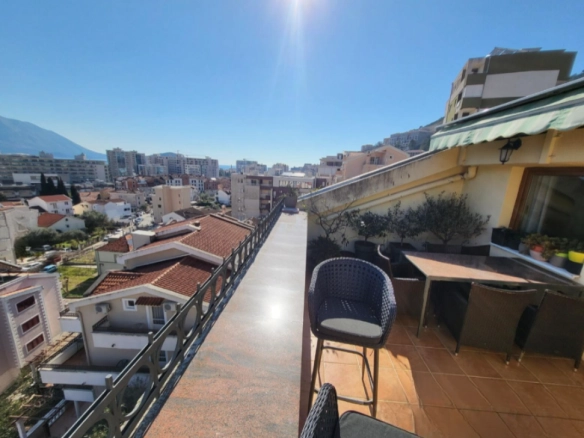 Trosoban stan 100 m² sa velikom terasom – Babin Do, Budva