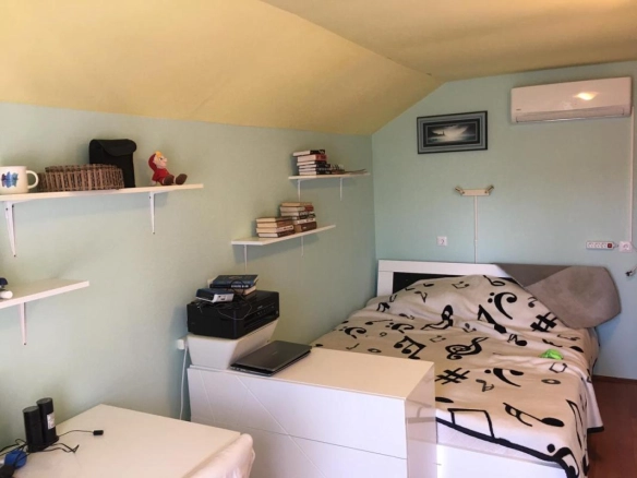 Kuća 143 m² sa bazenom na placu od 396 m² – Ratiševina, Herceg Novi