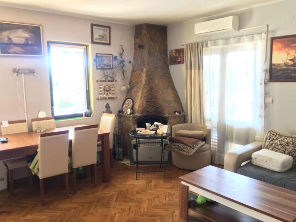 Kuća 143 m² sa bazenom na placu od 396 m² – Ratiševina, Herceg Novi