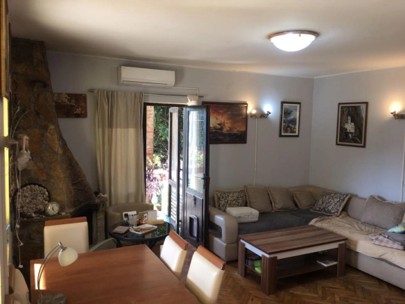 Kuća 143 m² sa bazenom na placu od 396 m² – Ratiševina, Herceg Novi