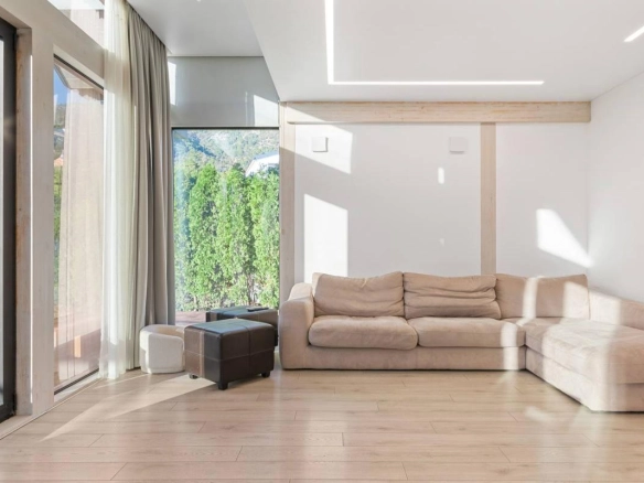 Kuća 172 m² sa pogledom na zaliv i garažom – blizu Porto Montenegra, Tivat