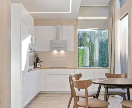 Kuća 172 m² sa pogledom na zaliv i garažom – blizu Porto Montenegra, Tivat