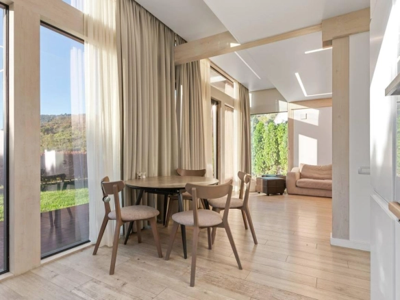 Kuća 172 m² sa pogledom na zaliv i garažom – blizu Porto Montenegra, Tivat