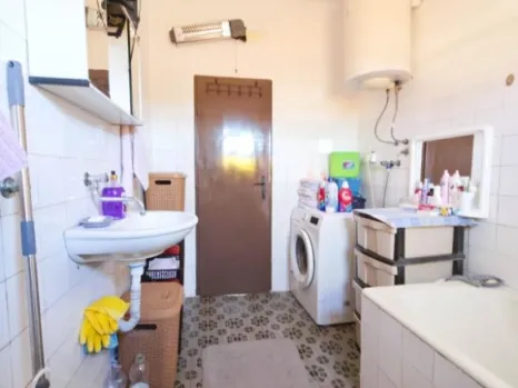 Dio kuće 110 m² sa ograđenim dvorištem i garažom – Zagorič, Podgorica