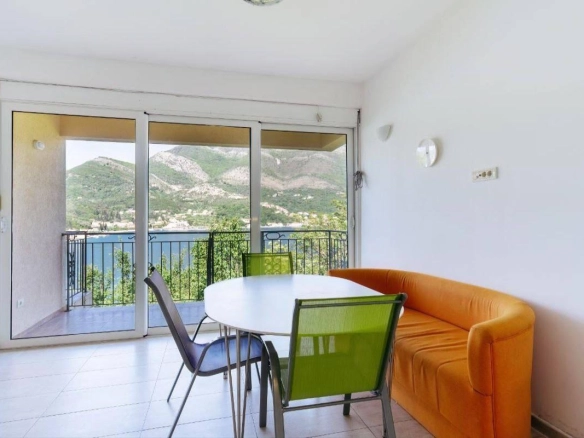 Kuća 148 m² sa pogledom na more i bazenom – Tivat