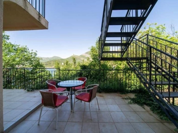 Kuća 148 m² sa pogledom na more i bazenom – Tivat