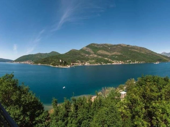 Kuća 148 m² sa pogledom na more i bazenom – Tivat