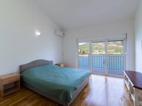 Kuća 148 m² sa pogledom na more i bazenom – Tivat