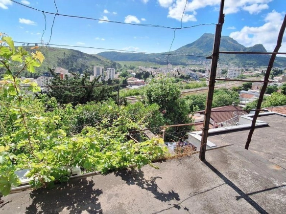 Kamena kuća 64 m² na terasastom placu od 355 m² – Sutomore, Bar