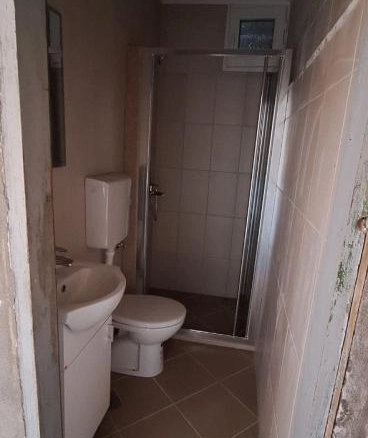 Kamena kuća 64 m² na terasastom placu od 355 m² – Sutomore, Bar