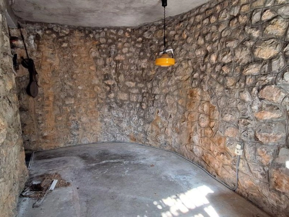 Kamena kuća 64 m² na terasastom placu od 355 m² – Sutomore, Bar