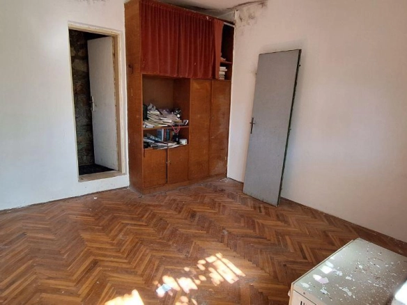 Kamena kuća 64 m² na terasastom placu od 355 m² – Sutomore, Bar