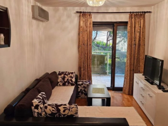 Jednosoban stan 47 m² blizu mora na visokom prizemlju – Bečići, Budva