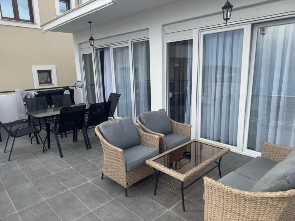 Izdavanje: Kuća 100 m² potpuno renovirana, sa terasom – Krimovica, Kotor