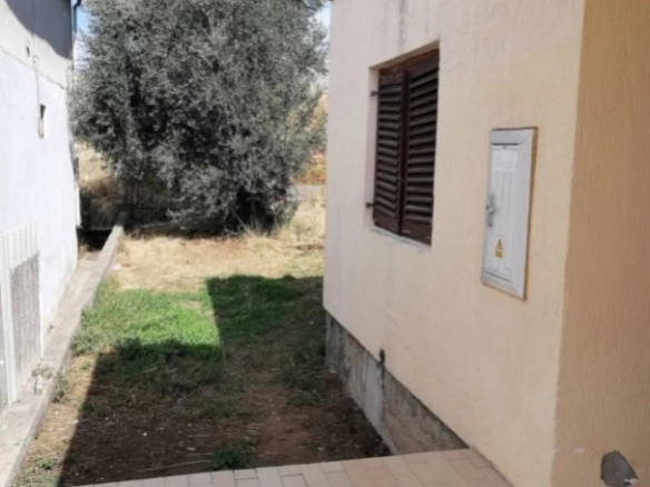 Polovina kuće 40 m² sa dvorištem od 100 m² – Sutomore, Bar