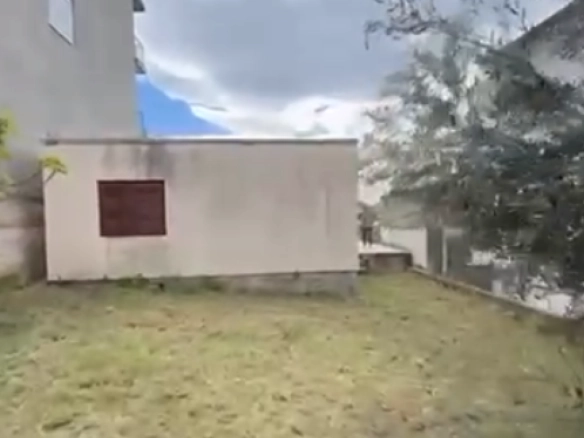 Polovina kuće 40 m² sa dvorištem od 100 m² – Sutomore, Bar
