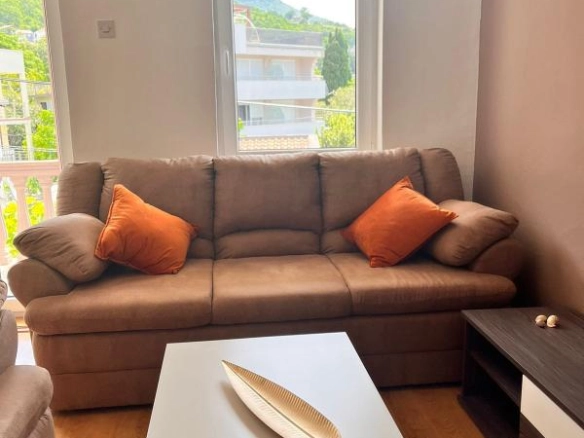 Kuća 156 m² na placu od 214 m² sa dva stana – Sutomore, Bar