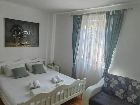 Kuća 156 m² na placu od 214 m² sa dva stana – Sutomore, Bar