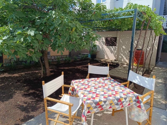 Kuća 156 m² na placu od 214 m² sa dva stana – Sutomore, Bar