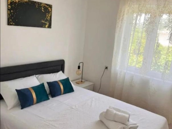 Kuća 156 m² na placu od 214 m² sa dva stana – Sutomore, Bar