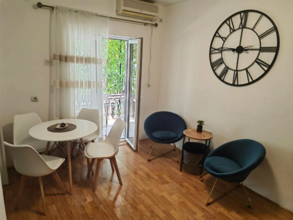 Kuća 156 m² na placu od 214 m² sa dva stana – Sutomore, Bar