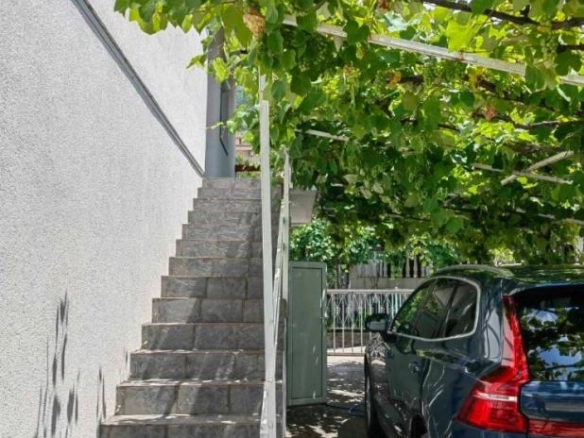 Kuća 100 m² potpuno namještena sa dvorištem – Sutomore, Bar