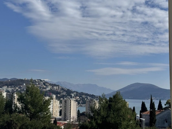 Garsonjera 34 m² sa pogledom na more i grad – Igalo, Herceg Novi