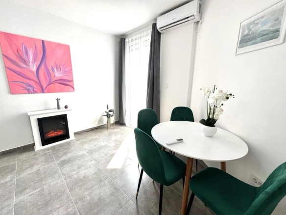 Garsonjera 34 m² sa pogledom na more i grad – Igalo, Herceg Novi