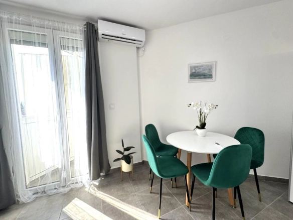 Garsonjera 34 m² sa pogledom na more i grad – Igalo, Herceg Novi