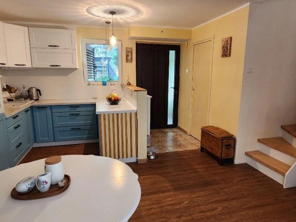 Kuća 100 m² potpuno legalizovana, u centru – Petrovac, Budva