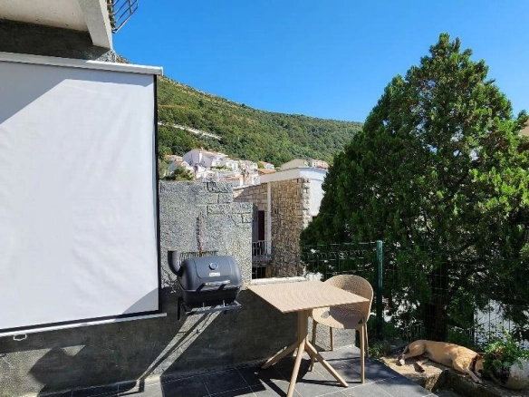 Kuća 100 m² potpuno legalizovana, u centru – Petrovac, Budva