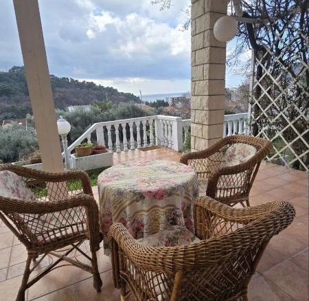 Dvosoban stan 86 m² sa terasom i pogledom na more – Petrovac, Budva