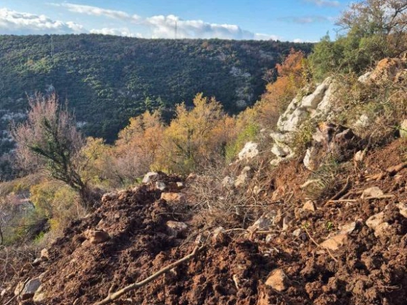 Plac 1557 m² sa pogledom na more i planine – Markovići, Budva