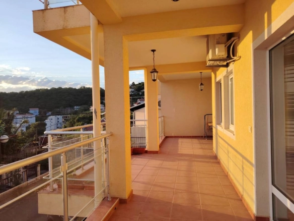 Dvosoban stan 97 m² sa panoramskim pogledom na more – Seoce, Budva