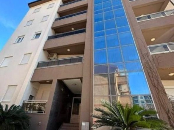 Jednosoban stan 40 m² u novoj zgradi sa liftom – Bečići, Budva