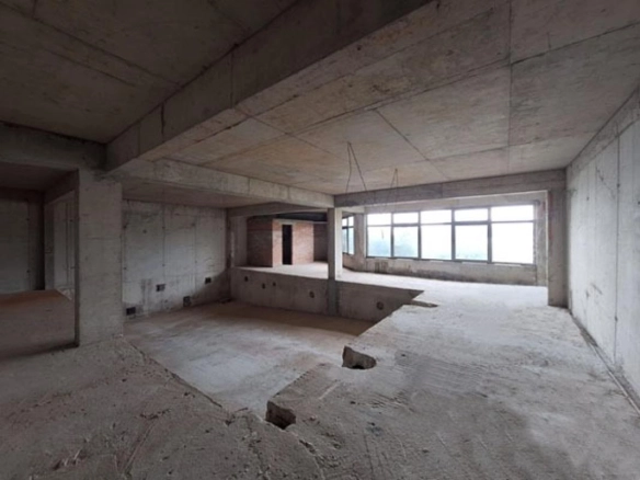 Poslovni prostor 660 m² sa pogledom na more u kompleksu – Bečići, Budva