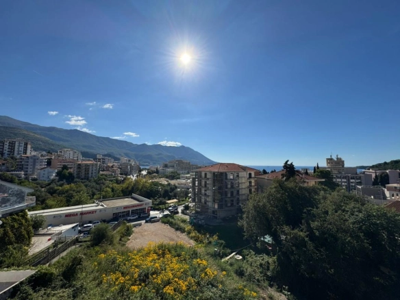 Dupleks stan 228 m² sa pogledom na more – Bečići, Budva
