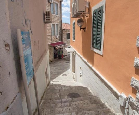 Poslovni prostor 100 m² u centru Starog grada – Herceg Novi
